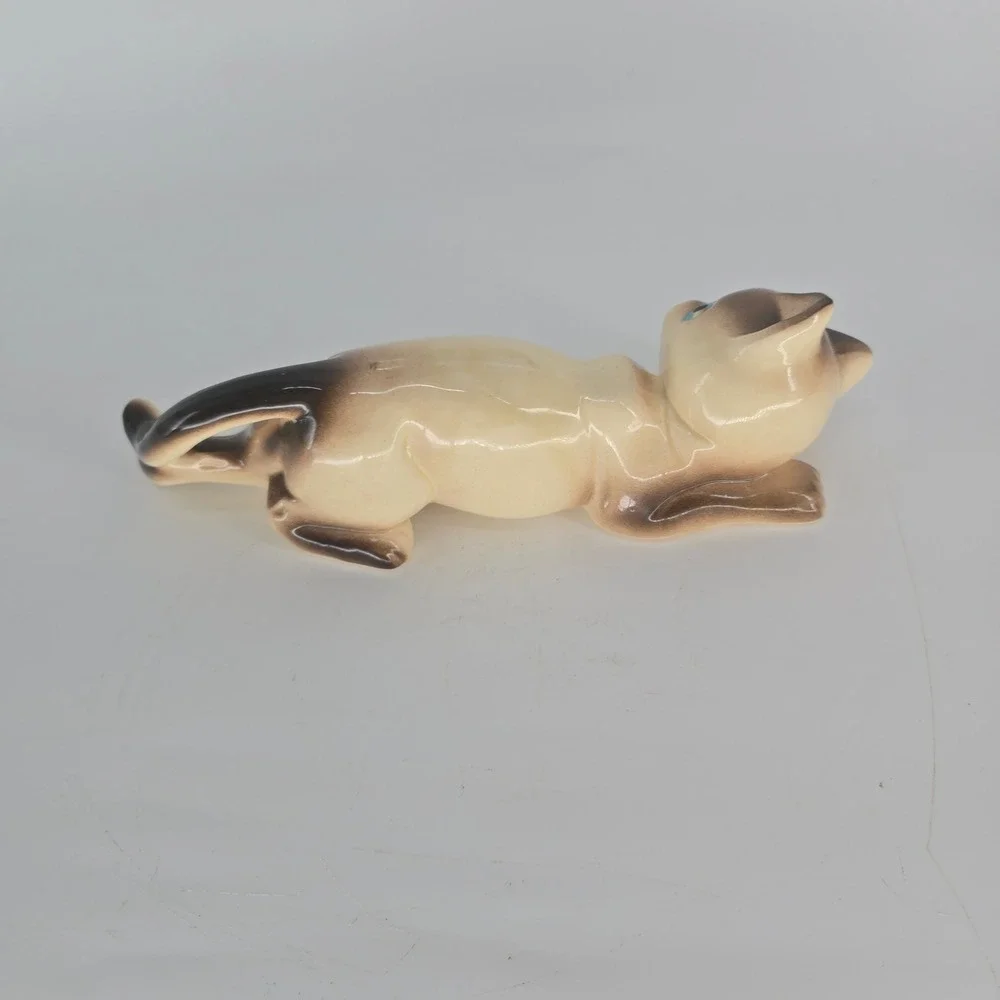 Vintage MCM Siamese Cat Figurine Blue Eyes Reclining Ceramic Kitsch Decor